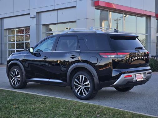 2024 Nissan Pathfinder Platinum FWD