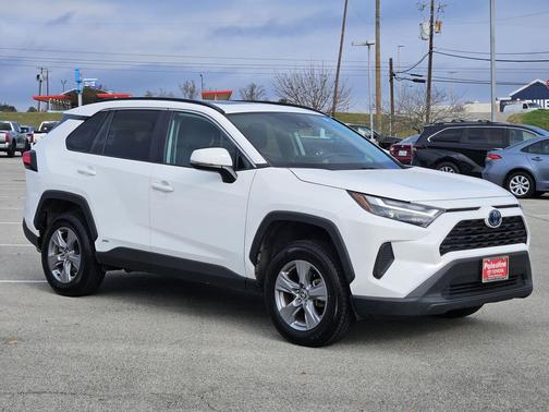 2022 Toyota RAV4 Hybrid XLE
