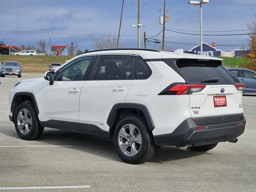 2022 Toyota RAV4 Hybrid XLE