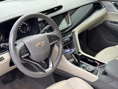 2022 Cadillac XT6 Premium Luxury FWD