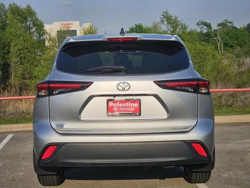 Celestial Silver Metallic 2024 Toyota Highlander LE