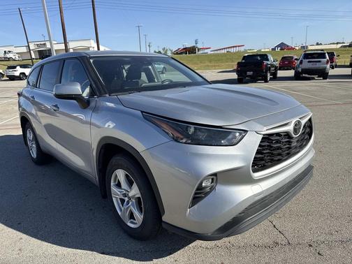 Celestial Silver Metallic 2024 Toyota Highlander LE