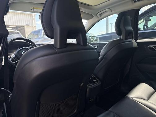 Gray 2018 Volvo XC60 T6 Inscription