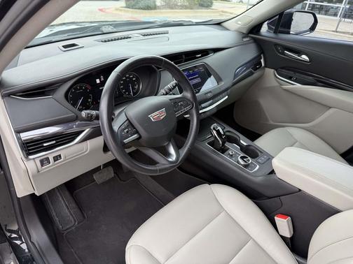 2020 Cadillac XT4 Luxury