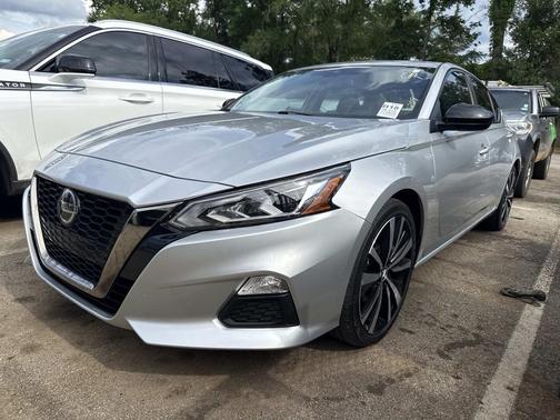 Brilliant Silver Metallic 2022 Nissan Altima SR FWD