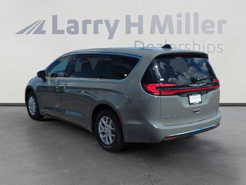 2025 Chrysler Pacifica L