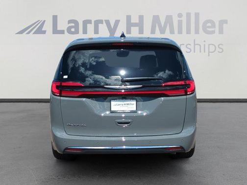 2025 Chrysler Pacifica L