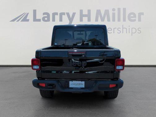 2025 Jeep Gladiator Nighthawk