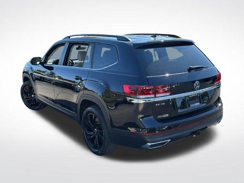 Deep Black Pearl Effect 2022 Volkswagen Atlas 3.6L SE w/Technology