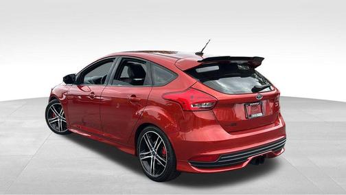 Hot Pepper Red Metallic Tinted Clearcoat 2018 Ford Focus ST Base