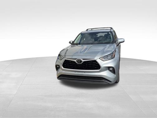 2020 Toyota Highlander LE