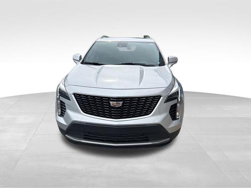 Radiant Silver Metallic 2021 Cadillac XT4 Premium Luxury