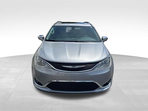 Billet Silver Metallic Clearcoat 2017 Chrysler Pacifica Limited