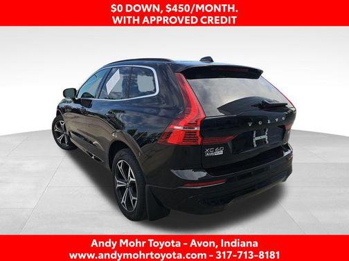 Onyx Black Metallic 2022 Volvo XC60 B5 Momentum