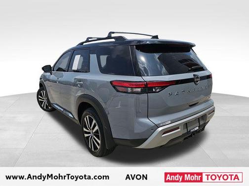 Solid Gray/Super Black 2025 Nissan Pathfinder Platinum