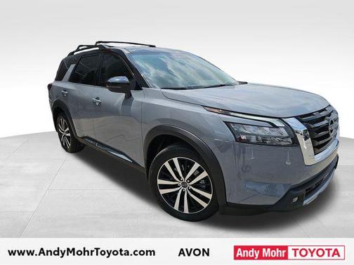Solid Gray/Super Black 2025 Nissan Pathfinder Platinum