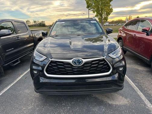 2022 Toyota Highlander Hybrid XLE