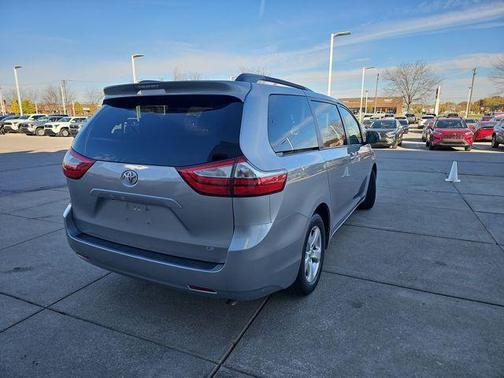 2017 Toyota Sienna LE