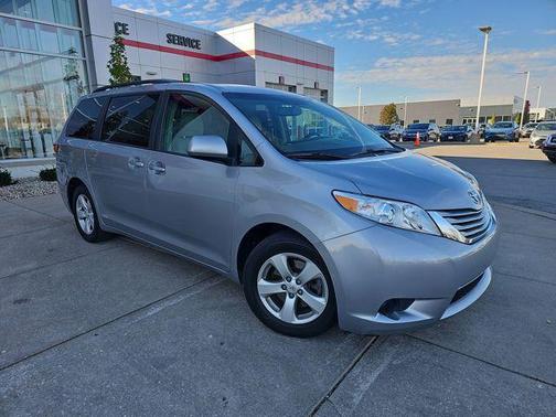 2017 Toyota Sienna LE