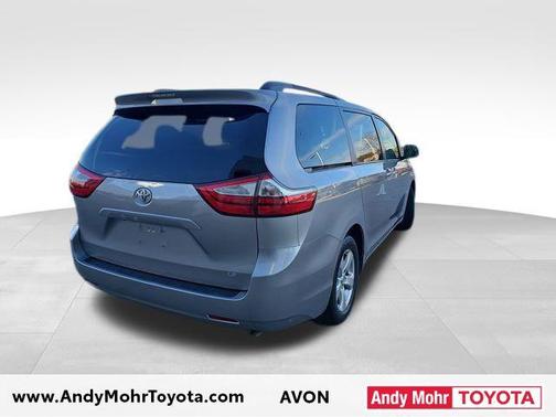 2017 Toyota Sienna LE