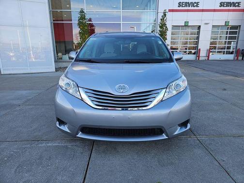 2017 Toyota Sienna LE