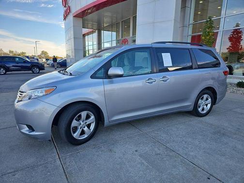 2017 Toyota Sienna LE