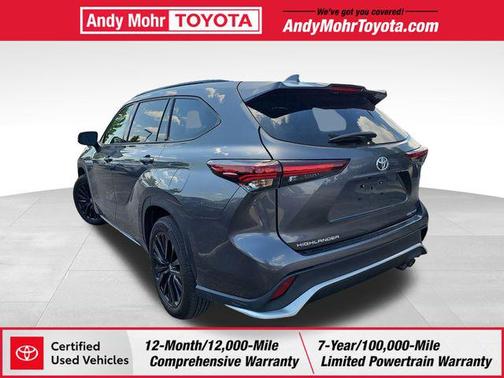 Magnetic Gray Metallic 2025 Toyota Highlander XSE
