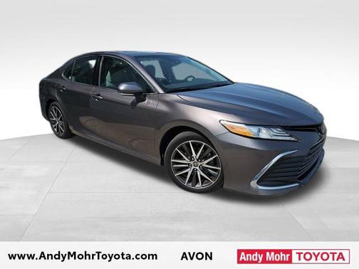 2022 Toyota Camry Hybrid XLE