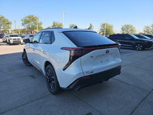 Wind Chill Pearl 2026 Toyota bZ XLE