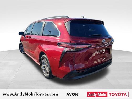 2022 Toyota Sienna LE