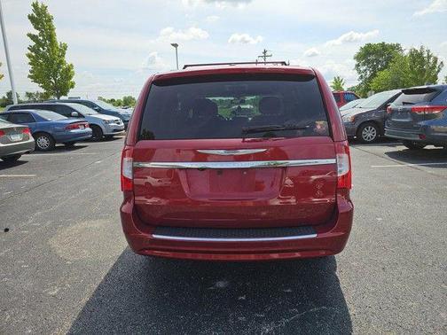 2013 Chrysler Town & Country Touring