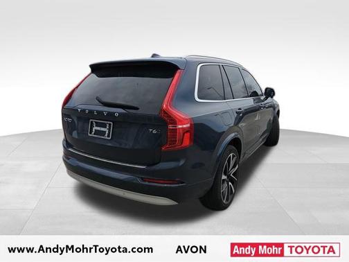 2022 Volvo XC90 T6 Momentum