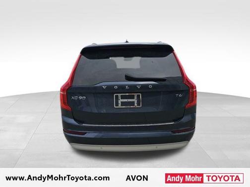 2022 Volvo XC90 T6 Momentum