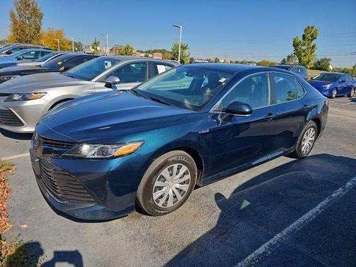 2019 Toyota Camry Hybrid LE