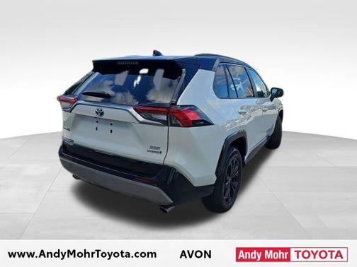 2022 Toyota RAV4 Hybrid SE