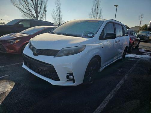 2020 Toyota Sienna SE
