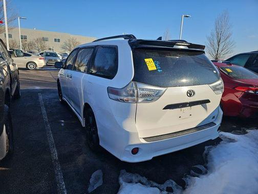 2020 Toyota Sienna SE