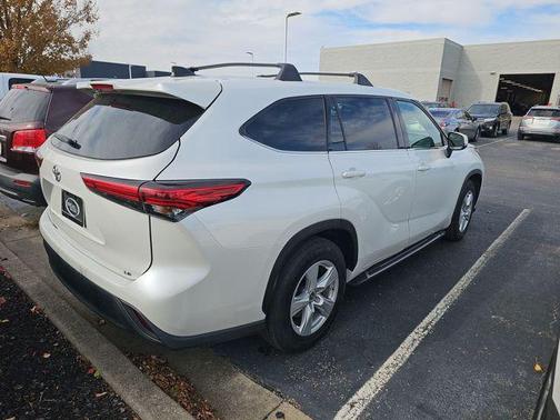 2022 Toyota Highlander LE