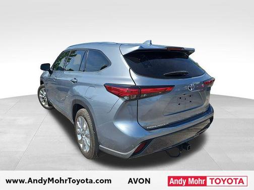 Moon Dust 2022 Toyota Highlander Hybrid Limited
