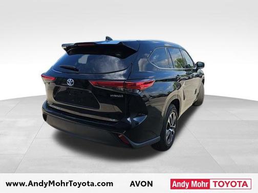 2022 Toyota Highlander Hybrid XLE