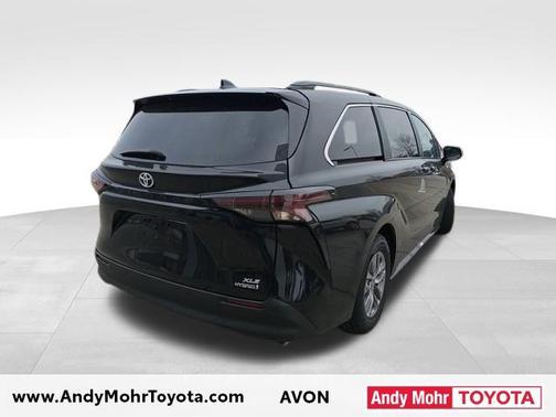 2024 Toyota Sienna XLE 8 Passenger