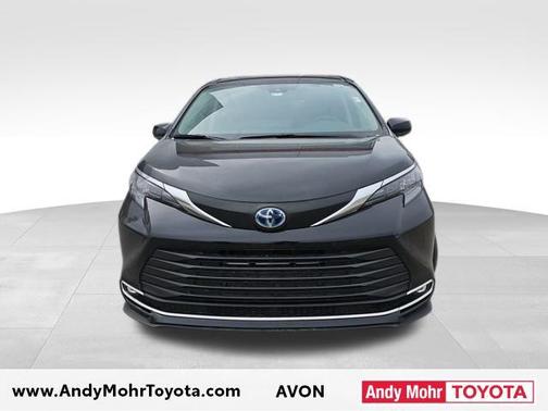 2024 Toyota Sienna XLE 8 Passenger