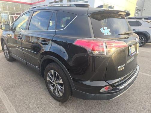 2017 Toyota RAV4 Hybrid XLE