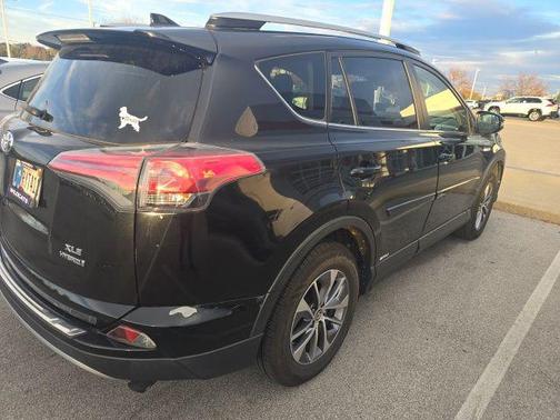 2017 Toyota RAV4 Hybrid XLE