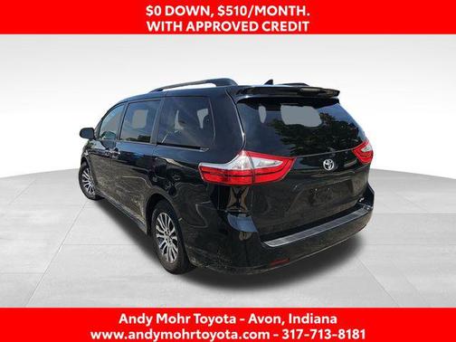Midnight Black Metallic 2018 Toyota Sienna XLE