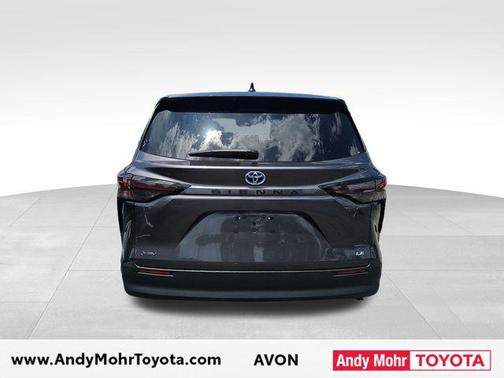 Magnetic Gray Metallic 2025 Toyota Sienna LE