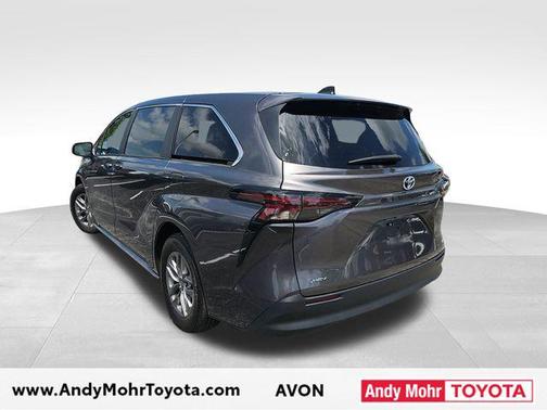 Magnetic Gray Metallic 2025 Toyota Sienna LE