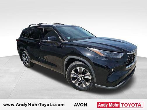 Midnight Black Metallic 2022 Toyota Highlander XLE