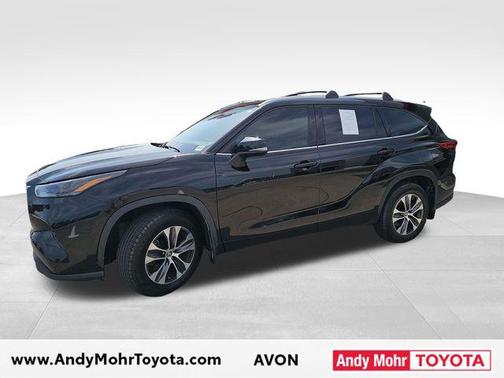 Midnight Black Metallic 2022 Toyota Highlander XLE