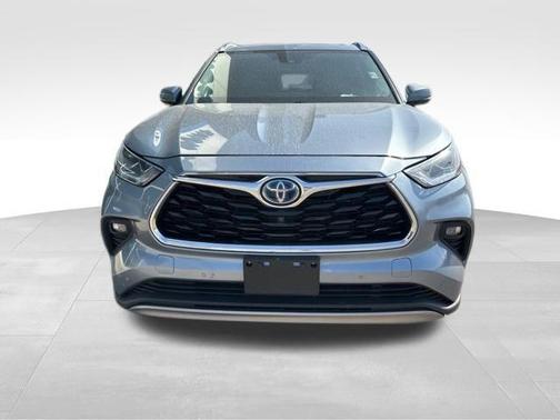 2022 Toyota Highlander Hybrid Platinum